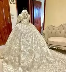 فستان زفاف رائع للبيع