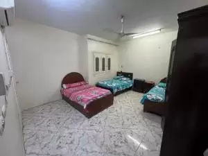 شقه مفروشه مطله على النيل للإيجار 140متر بسوهاج بجوار بنك قطر QNB