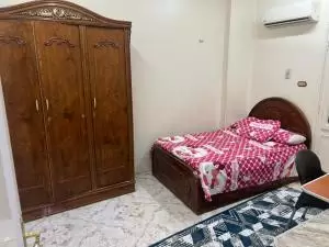 شقه مفروشه مطله على النيل للإيجار 140متر بسوهاج بجوار بنك قطر QNB