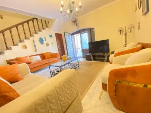 فيلا مميزة  للبيع في مارينا 6 بحمام سباحة خاص مساحة 450 متر