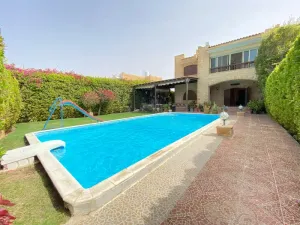 فيلا مميزة  للبيع في مارينا 6 بحمام سباحة خاص مساحة 450 متر