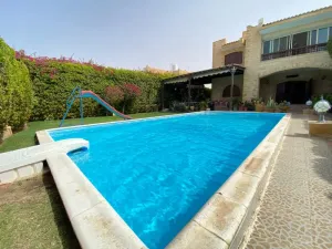 فيلا مميزة  للبيع في مارينا 6 بحمام سباحة خاص مساحة 450 متر