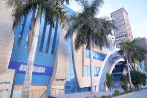 للايجار مطعم كامل المرافق على كورنيش المعادى من المالك مباشرة